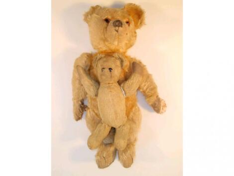 A mid 20thC teddy bear