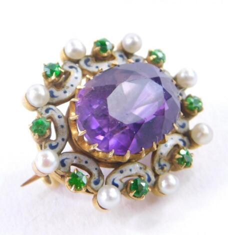 An amethyst set bar brooch