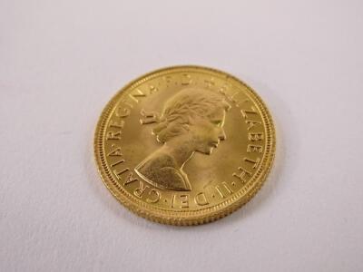 A 1987 full gold sovereign. - 2