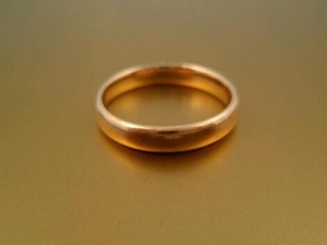 A 9ct gold plain wedding band