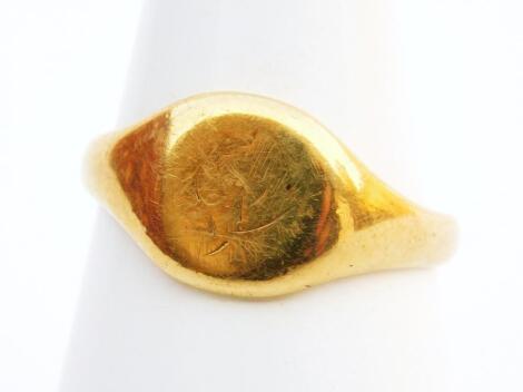 An 18ct gold signet ring