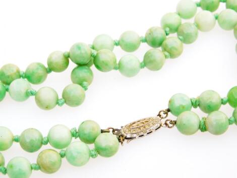 An early 20thC polished jade necklace