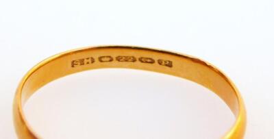 A 22ct gold wedding band - 2