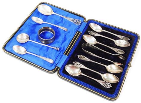 A cased set of Edwardian silver Art Nouveau design teaspoons and sugar bows