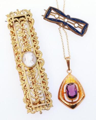 A cameo clip brooch