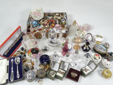 Various costume jewellery