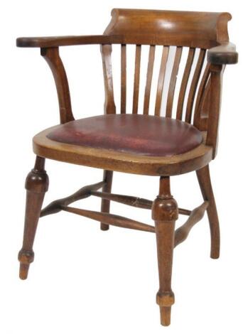 An early 20thC oak chair