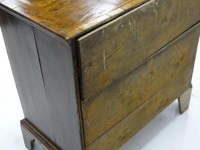 A mid 18thC walnut chest of drawers - 5