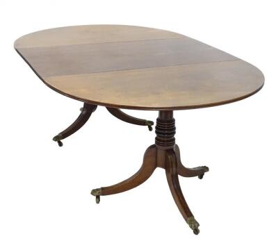 A mahogany extending dining table