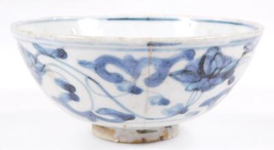 Three blue and white porcelain bowls - 6