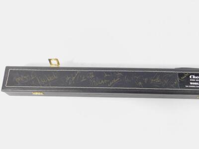 A Lewis & Wilson Master snooker cue in an autographed Cheddar Classics case - 3