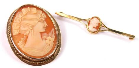 A 9ct gold and shell cameo brooch