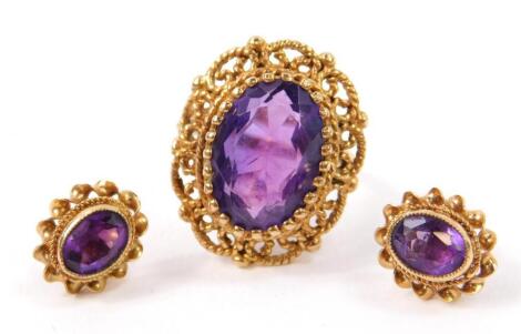 A 9ct gold and oval cut amethyst set ring