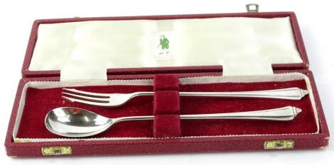 An Elizabeth II silver pickle set