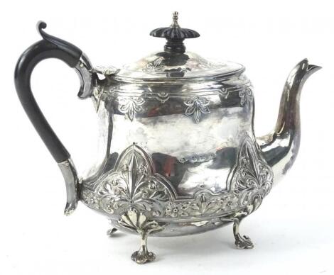 An Edward VII small bachelor tea pot