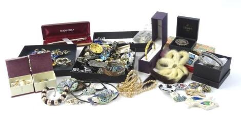 Various modern and vintage costume jewellery