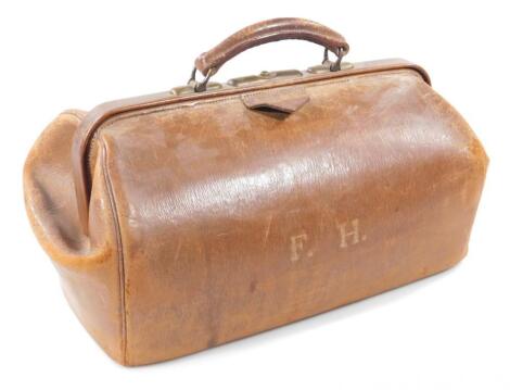 A 20thC leather Gladstone bag