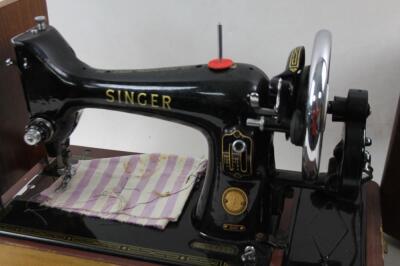 An early 20thC cased sewing machine - 2