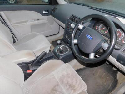 Ford Mondeo GHIA TDDI Estate - 2