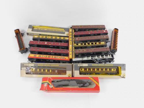 Hornby and Wrenn Railways 00 gauge coaches