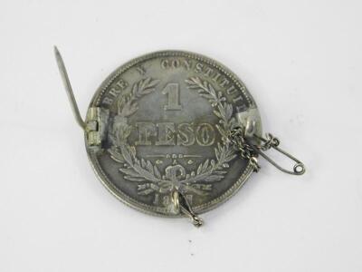 A silver one peso coin brooch - 2