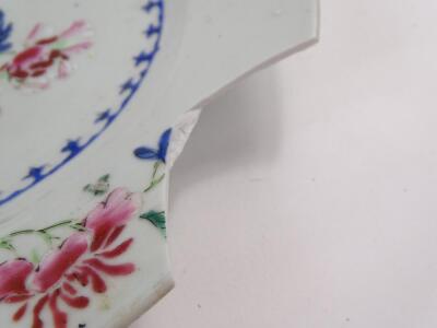 An 18thC Chinese export plate - 3