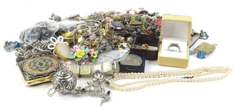 Various vintage costume jewellery