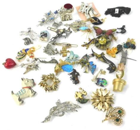 Costume jewellery brooches