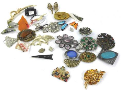 Costume jewellery brooches