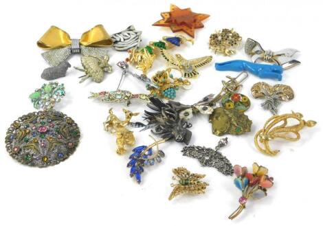 Costume jewellery brooches