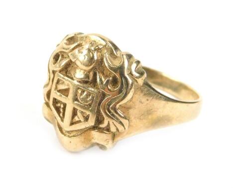 A gentleman's 9ct gold signet ring