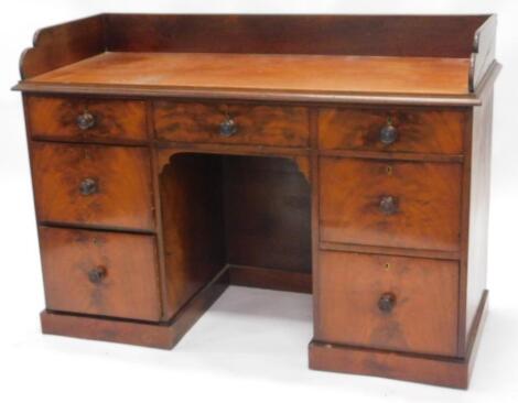 A Victorian mahogany washstand