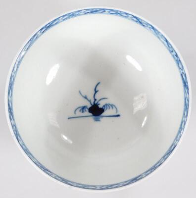 An 18thC First period Worcester porcelain blue and white tea bowl and saucer - 7