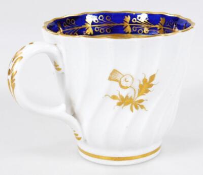 An 18thC Worcester porcelain teacup and saucer - 4