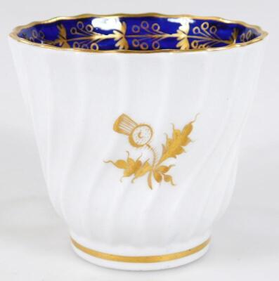 An 18thC Worcester porcelain teacup and saucer - 5