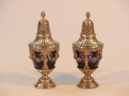 A pair of early 20thC silver gilt muffineers