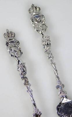 A late 19thC continental silver fork and spoon set, each piece with entwined pierced handles heavily repousée decorated with a coat of arms to the bowl of the spoon, London import marks for 1892, 15cm W, 1½oz. (2) - 2