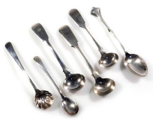 Various Georgian and later silver, teaspoons, preserve spoons, etc., to include fiddle pattern, 10cm W, etc. 2oz all in. (a quantity, various dates and makers)