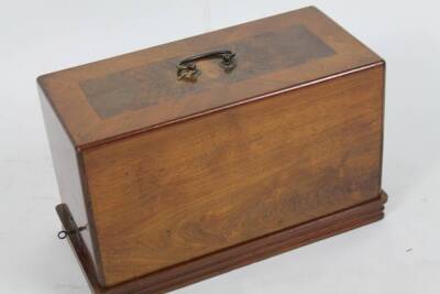 An early 20thC Pfaff walnut cased sewing machine, 47cm wide. - 3