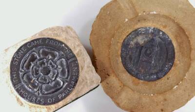 A section of Houses of Parliament stone, fronted by Tudor Rose plaque, 8cm H, and a Houses of Parliament stone ash tray, similar. (2) - 2