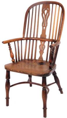 A early 19thC Lincolnshire high back yew and elm Windsor chair, with pierced splat, C shaped arms, single moulded forelegs and a crinoline stretcher, 106cm H. From the estate of R J ‘Bob’ Curry (Dec’d) of Grantham.