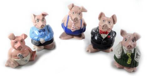 Five Wade Natwest pigs, to include Maxwell 18cm H, with stopper, the baby pig unmarked. (5) From the estate of R J ‘Bob’ Curry (Dec’d) of Grantham.