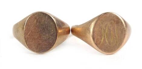 Two 9ct rose gold signet rings, one with plain oval shield, the other with oval shield bearing initials MH, 16.4g.