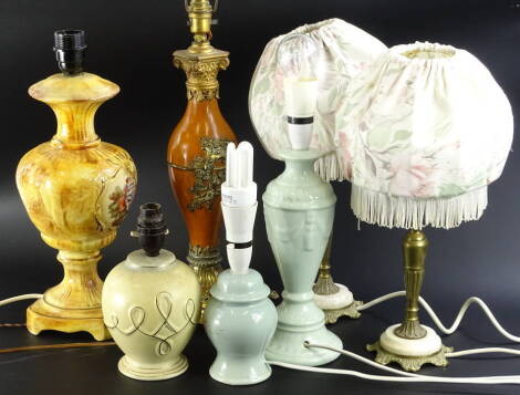 A collection of table lamps, to include a continental example with brown painted central column, Corinthian capital and pierced brass base etc.