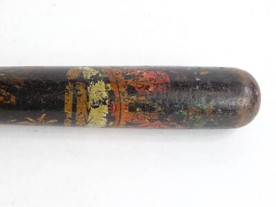 A Victorian ebonised truncheon, painted with cypher and with a shaped handle, 44cm L. - 2