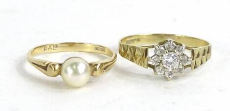 Two 9ct gold dress rings, to include one set with cultured pearl, the other in floral cluster design with cz stones, 2.6g. (2)