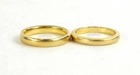 Two 22ct gold wedding bands, of plain design, 9.6g.