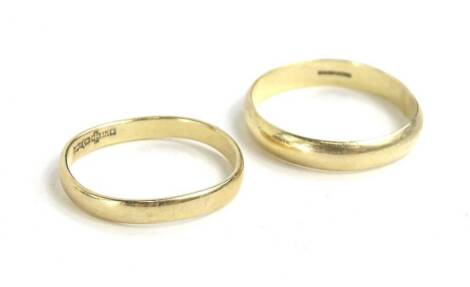 Two 9ct gold wedding bands, one misshapen, 5.3g.