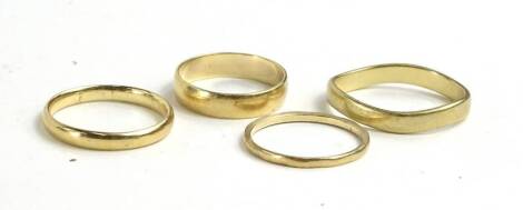 Four 9ct gold wedding bands, to include some of very thin design, one misshapen, 6.9g.