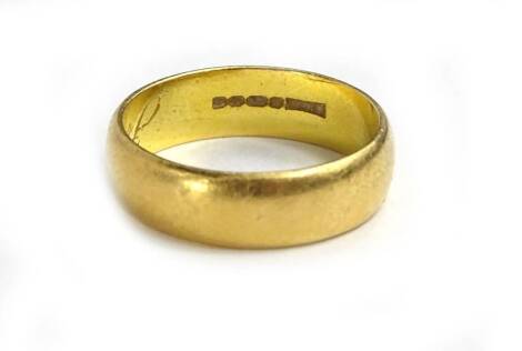 A 22ct gold wedding band, of plain design with inscribed interior Jim 3.3.62 G.Loops, 6.7g.